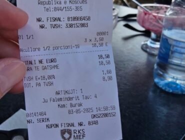 Medet per ne😱Kafiteritë në Shadërvan në Prizren ju hin ‘sharr’ klientëve, gjysë porcioni akullore kushton 3,50 euro 👇🏻👇🏻